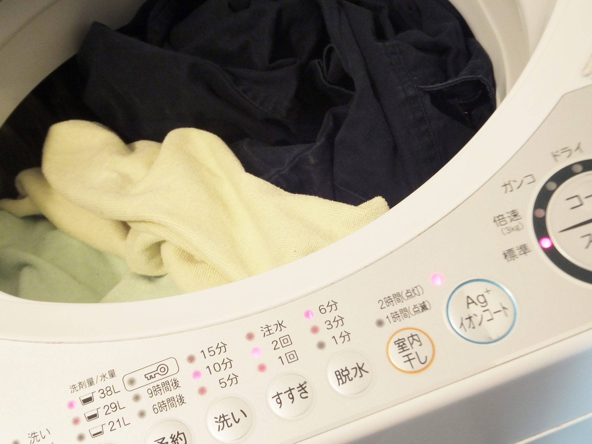 ちゃんと洗っているのに、洗濯物が黄ばんだり黒ずんだりするのはなぜ？